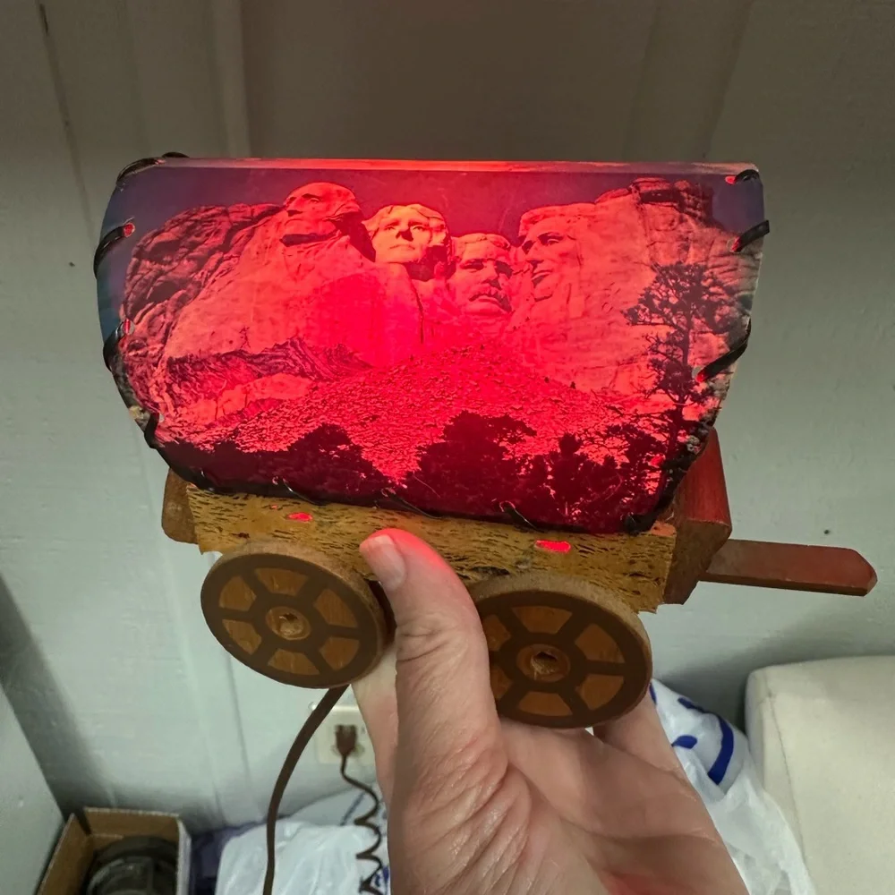 Vintage 1950s/60s Mount Rushmore Wagon Lamp EUC